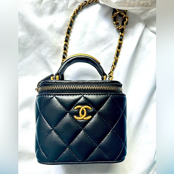 Authentic Chanel Trendy CC leather crossbody bag( hard to buy) - Picture 1 of 9